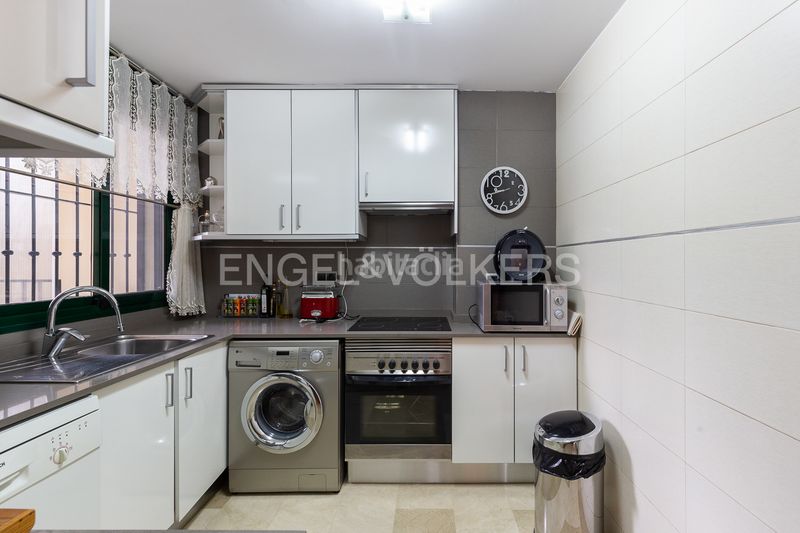 Foto d4261581-de60-4501-8006-e66efe96939d. Casa adossada amb calefacció aparcament a Malva Rosa Valencia