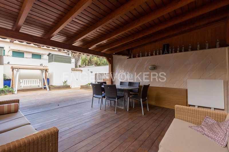 Foto daef0f19-b8d8-42c1-bb6c-81a744089907. Casa adossada amb calefacció aparcament a Malva Rosa Valencia