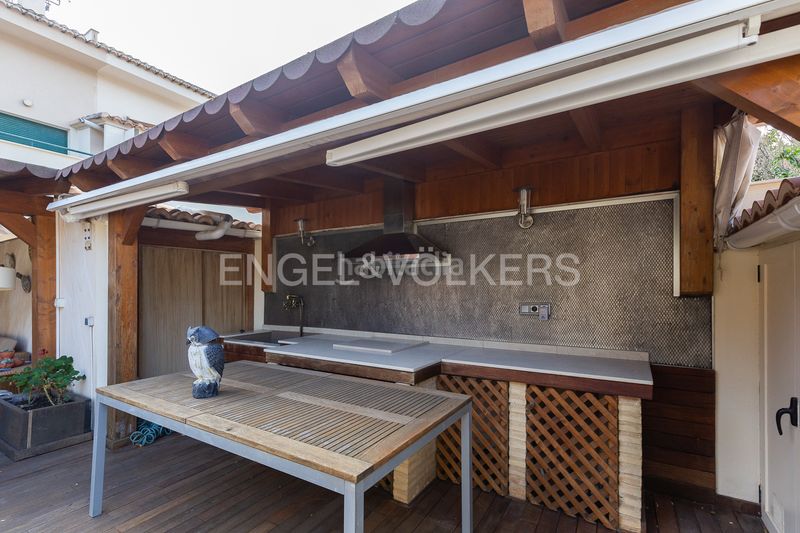 Foto e31f9d1a-169a-4f5b-8bfd-dcbb9a76a0d7. Casa adossada amb calefacció aparcament a Malva Rosa Valencia