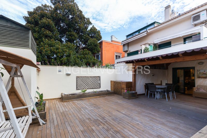 Foto f0c82ede-82d3-4b11-89b0-57dbb10ff308. Casa adossada amb calefacció aparcament a Malva Rosa Valencia