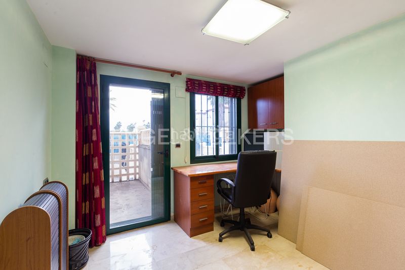 Foto f3267cac-c96b-47cd-8b69-7ab3c91853ef. Casa adossada amb calefacció aparcament a Malva Rosa Valencia