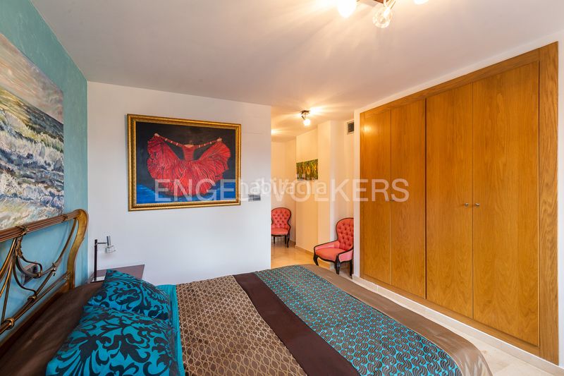 Foto f8ded5a2-6191-4e84-80bf-5d05f19e22f7. Casa adossada amb calefacció aparcament a Malva Rosa Valencia