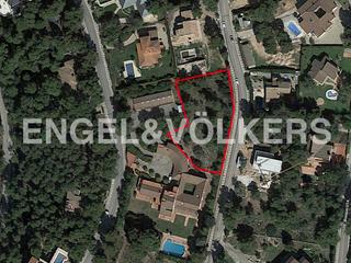Terreny residencial a Centro. Parcela para construir zona premium en el bosque