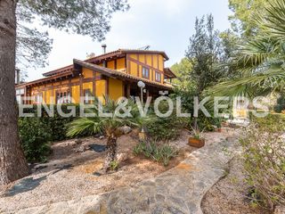 Casa en Alberic. Encantador unifamiliar con piscina y vistas en alberic