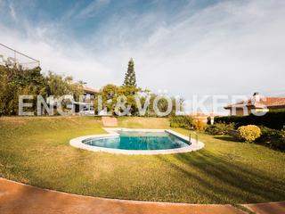 Maison à Las Atalayas-Urmi-Cerro Mar. Villa con piscina y jardín en peñíscola