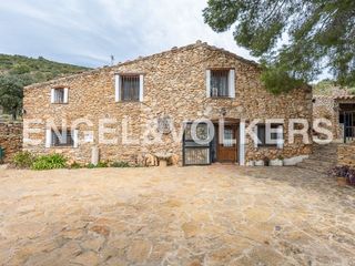 Masía en Sierra Engarcerán. Masía restaurada en plena naturaleza