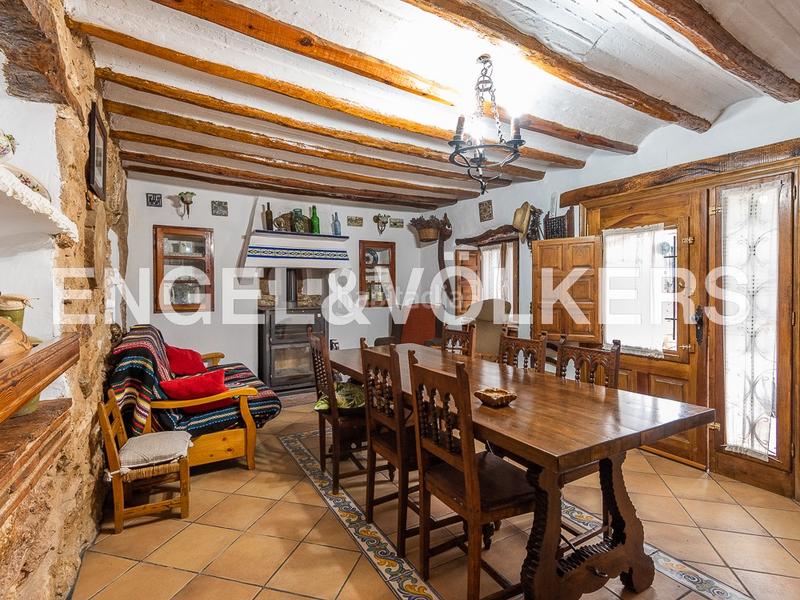 Foto 85b2b11f-95c3-471a-a114-374b437a9521. Haus mit heizung in Sierra Engarcerán