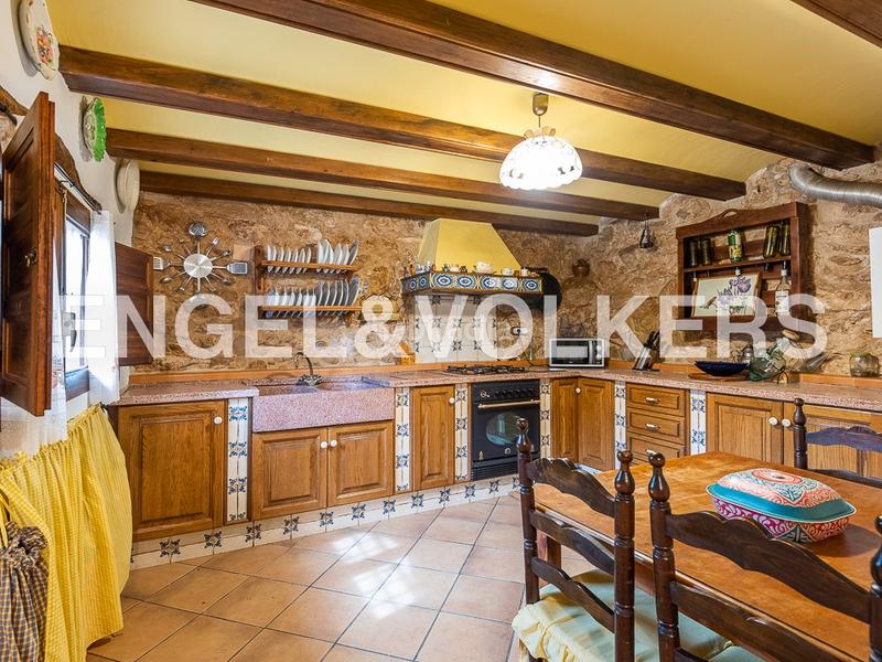 Foto a2f61831-8ce2-465e-a3e9-e55ee0fd2342. Haus mit heizung in Sierra Engarcerán