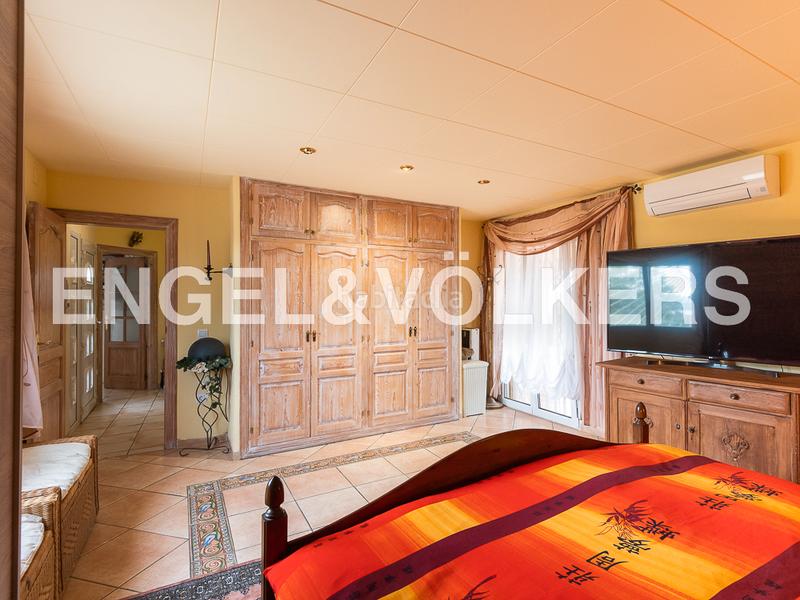 Foto b8c01343-d57b-4398-85bd-664db33252c3. Casa chalet moderno con gran terreno en calig en Cálig