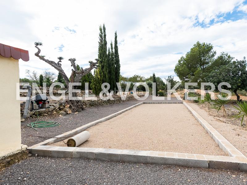 Foto d88049b8-8b55-4811-a909-7706d911a961. Casa chalet moderno con gran terreno en calig en Cálig
