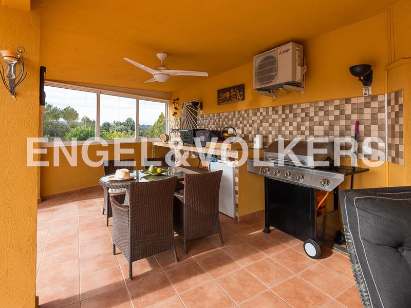 Foto e3ca997f-45ad-48c5-8691-8f183a11db5c. Casa chalet moderno con gran terreno en calig en Cálig