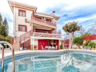 Casa en Oliva Pueblo. Chalet independiente en oliva