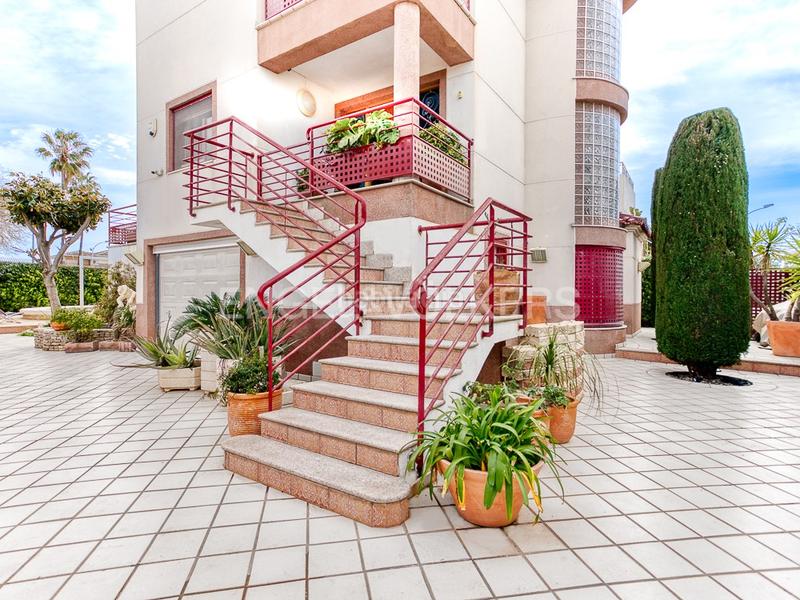 Foto c5d5b29f-cc29-4644-a02b-765d0dfae338. Haus mit heizung parking pool in Oliva pueblo Oliva