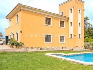 Maison à Ondara. Chalet independiente en suelo urbano