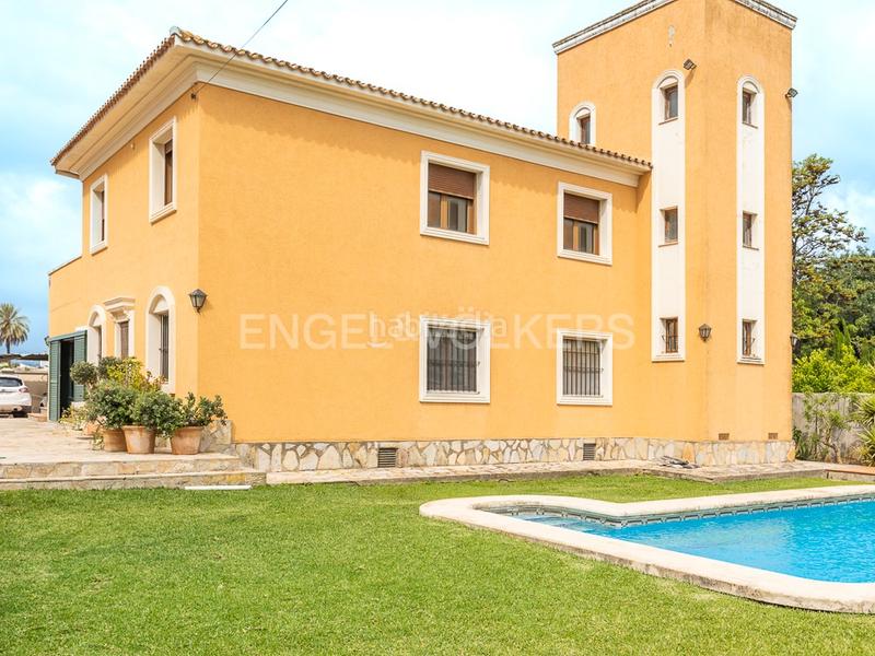 Foto b38c3a4d-d3d7-46be-92e5-7e04ee9cbc60. Casa chalet independiente en suelo urbano en Ondara