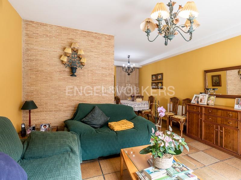 Foto e698caa2-c69d-42bc-8824-d6e62bae5ffe. Casa chalet independiente en suelo urbano en Ondara