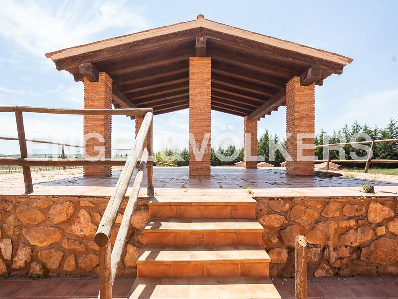 Foto f5cbd7e7-e7a0-4d2a-8db8-f1a342c7d82c. Casa amb calefacció piscina a Chinchilla de Monte - Aragón