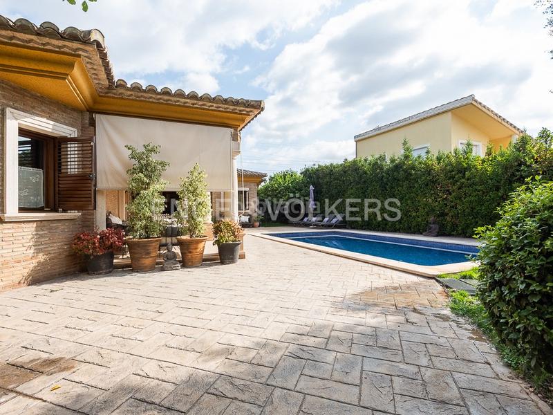 Foto 74964b17-b1ee-4f55-8b4a-32f17c8735fc. Casa con riscaldamento parcheggio piscina in Torre en Conill-Cumbres de San Antonio Bétera