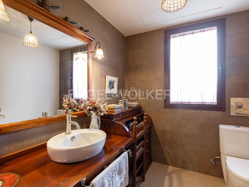 Foto b5e42b1a-c3a2-4481-aedc-2e8f7ff81020. Casa con riscaldamento parcheggio piscina in Torre en Conill-Cumbres de San Antonio Bétera