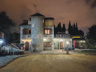 Casa a El Carme-Sant Agustí-Bonavista. Majestuoso chalet independiente en la eliana