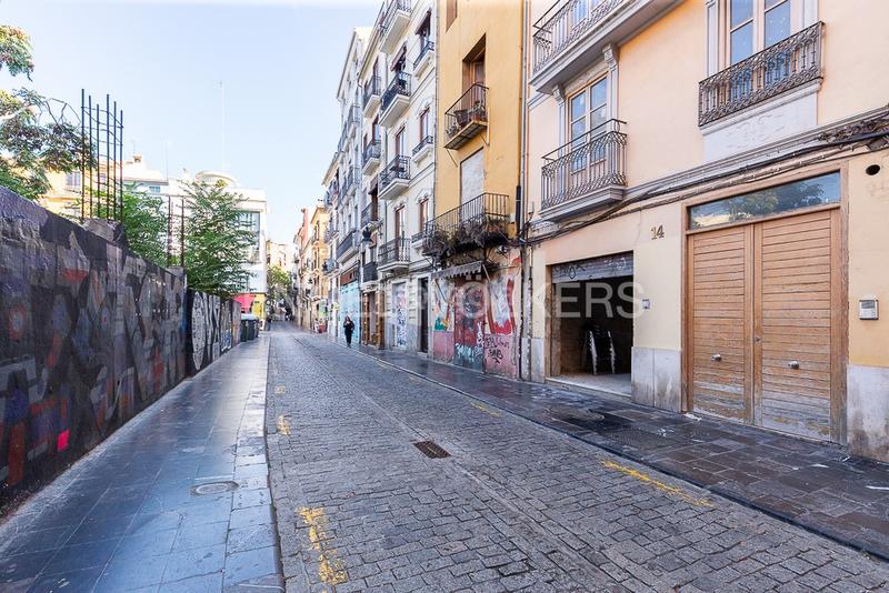 Foto 99da8dad-3e8f-4672-97cc-4d71fe80f1a0. Apartamento planta baja para reformar en El Carmen en Valencia