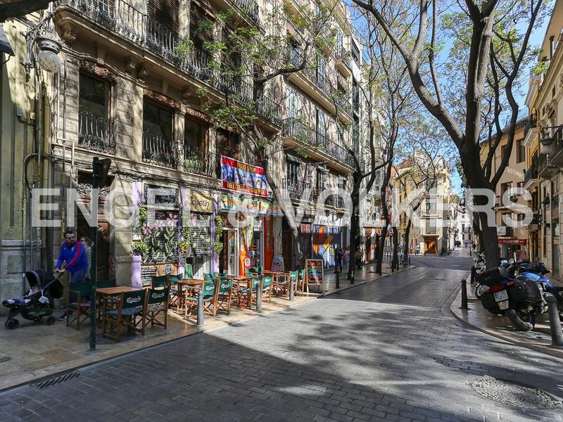 Foto f694d84b-d3ed-4c4b-85ef-3d378fd86a5f. Apartamento planta baja para reformar en El Carmen en Valencia