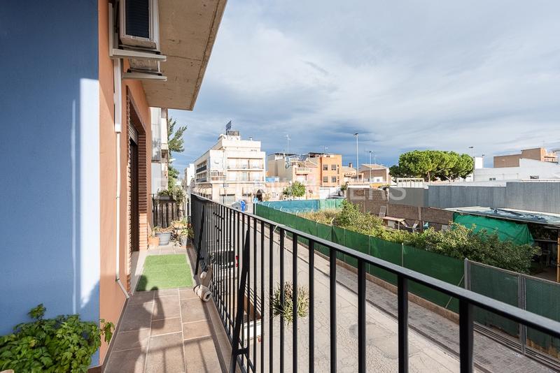 Foto 0587b54e-90c4-4682-9d99-ba5fa8cfd020. Casa vivienda con excelentes instalaciones. en Avenida de Abril-9 de Octubre Sagunt