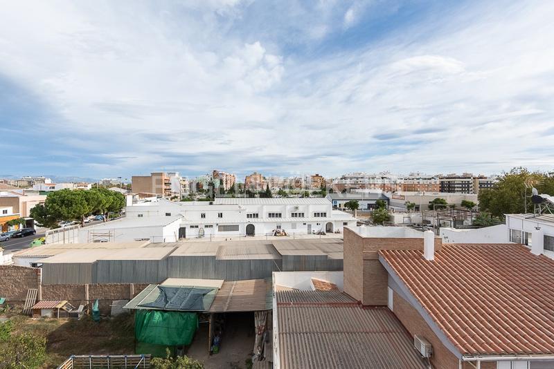 Foto 1112c021-3c3d-4b6a-94aa-48d853269735. Casa vivienda con excelentes instalaciones. en Avenida de Abril-9 de Octubre Sagunt