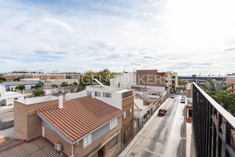 Foto 18d14385-2ef6-44cf-83bd-e21be2173f15. Casa vivienda con excelentes instalaciones. en Avenida de Abril-9 de Octubre Sagunt