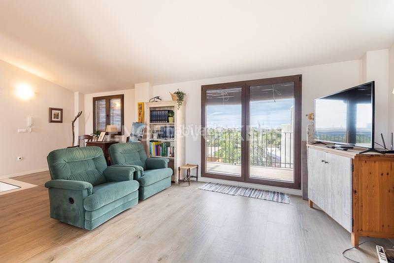 Foto 322b34a0-6f36-41e8-a182-3d2b4b5f3d83. Casa vivienda con excelentes instalaciones. en Avenida de Abril-9 de Octubre Sagunt