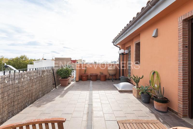 Foto 33d481e0-17e8-47c0-8208-7aa65fc0efa1. Casa vivienda con excelentes instalaciones. en Avenida de Abril-9 de Octubre Sagunt