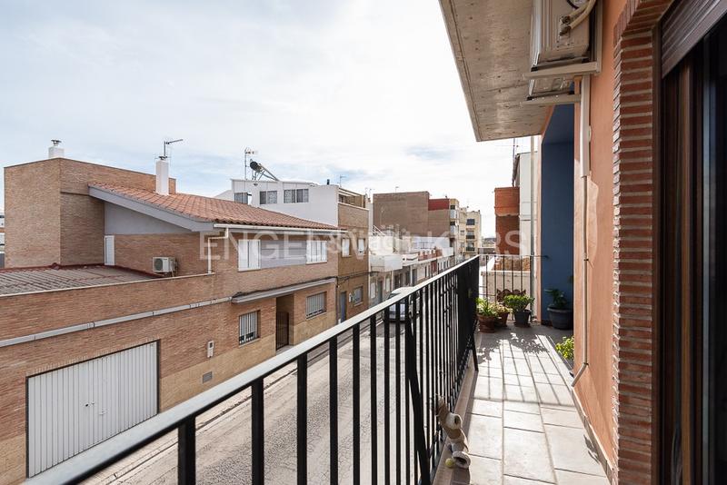 Foto 4040eade-bd38-4841-a77d-2ddd17ec4404. Casa vivienda con excelentes instalaciones. en Avenida de Abril-9 de Octubre Sagunt