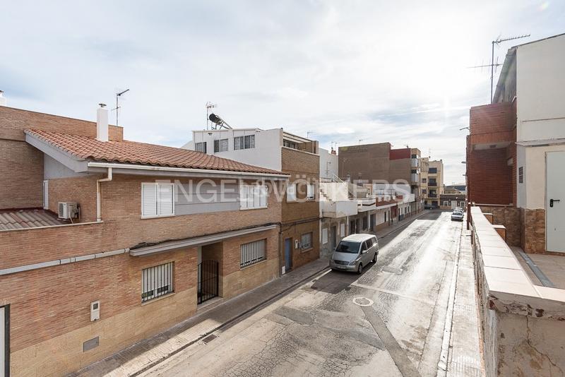 Foto 40a607c2-d3f5-4e33-a572-d7f77d1c52d0. Casa vivienda con excelentes instalaciones. en Avenida de Abril-9 de Octubre Sagunt