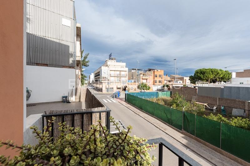 Foto 509d95dc-0b49-4b32-9ba8-2f2f00e6e6b3. Casa vivienda con excelentes instalaciones. en Avenida de Abril-9 de Octubre Sagunt