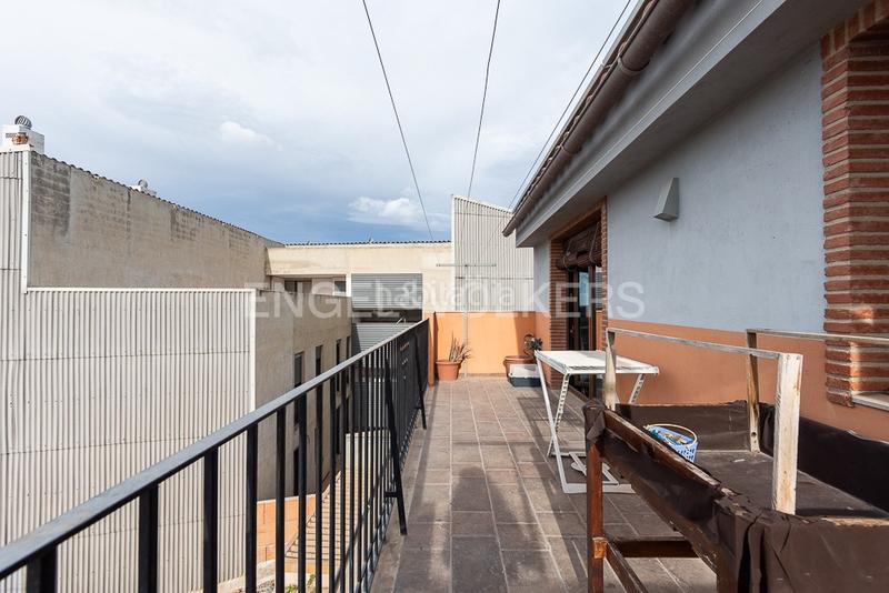 Foto 5ce3ad0a-bbff-4971-90c3-58d3ad3aa7fe. Casa vivienda con excelentes instalaciones. en Avenida de Abril-9 de Octubre Sagunt