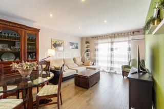 Casa a Avenida de Abril-9 de Octubre. Vivienda con excelentes instalaciones.