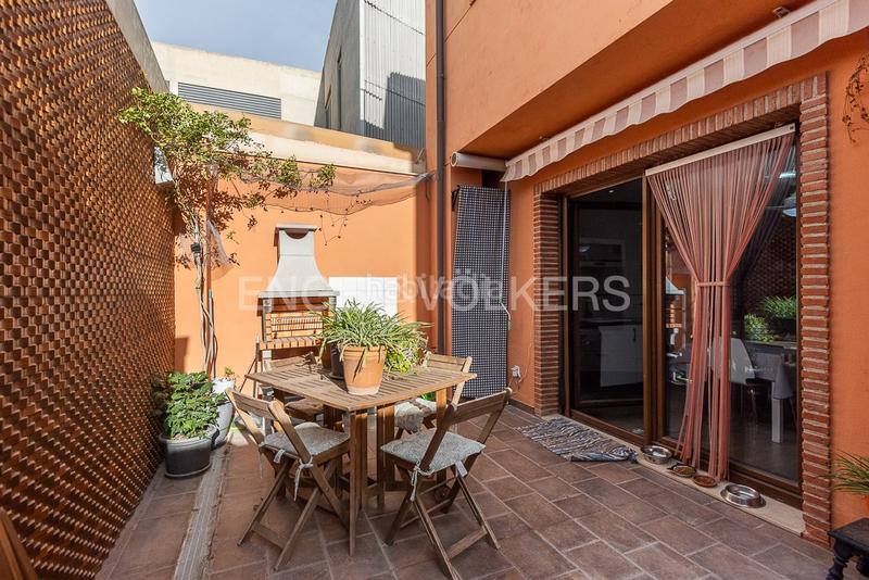 Foto 8b23568b-a57c-491a-b99f-3ed7a45012f3. Casa vivienda con excelentes instalaciones. en Avenida de Abril-9 de Octubre Sagunt