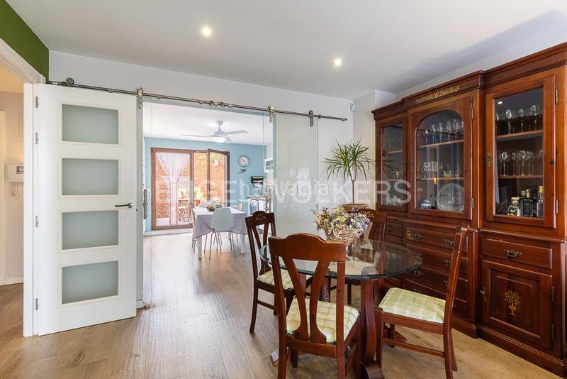 Foto 9d6d4b93-4094-41a1-bfef-f11013d80371. Casa vivienda con excelentes instalaciones. en Avenida de Abril-9 de Octubre Sagunt