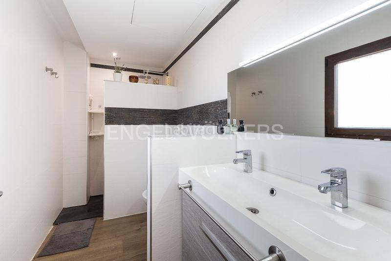 Foto a7b8ac02-1c91-42be-bf19-b86979ed55ff. Casa vivienda con excelentes instalaciones. en Avenida de Abril-9 de Octubre Sagunt