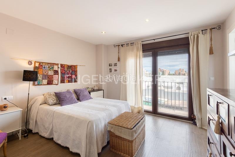 Foto a7bf44f3-5592-426e-aa39-bb3409c085aa. Casa vivienda con excelentes instalaciones. en Avenida de Abril-9 de Octubre Sagunt