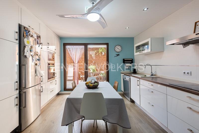 Foto aebf35e8-b7f0-4764-b68b-6604d9bd8fb3. Casa vivienda con excelentes instalaciones. en Avenida de Abril-9 de Octubre Sagunt
