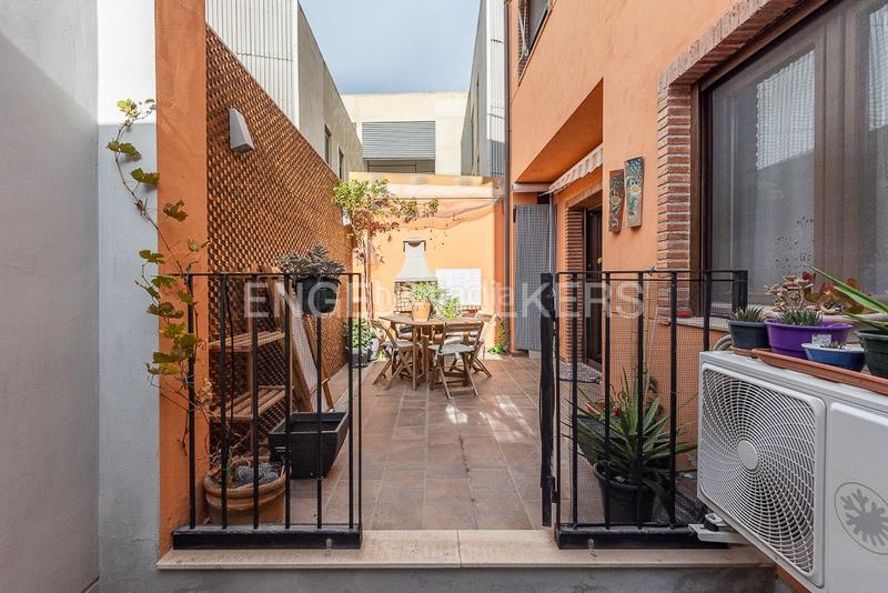 Foto b84fd57e-fd45-4759-a749-2ef3787a2a22. Casa vivienda con excelentes instalaciones. en Avenida de Abril-9 de Octubre Sagunt