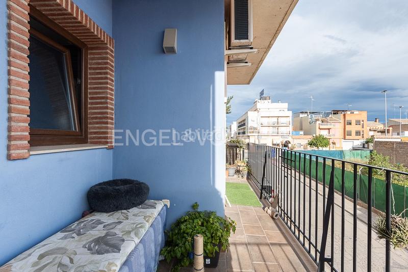 Foto bdf16cf6-b318-456d-a39a-4f9357350638. Casa vivienda con excelentes instalaciones. en Avenida de Abril-9 de Octubre Sagunt