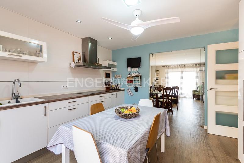 Foto c9ec9d77-bb7e-4a5e-a275-fceed08dabe4. Casa vivienda con excelentes instalaciones. en Avenida de Abril-9 de Octubre Sagunt
