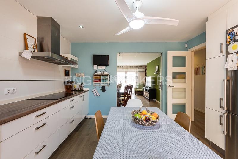 Foto d93aa21c-4ca1-40aa-b616-a2dcf441802c. Casa vivienda con excelentes instalaciones. en Avenida de Abril-9 de Octubre Sagunt