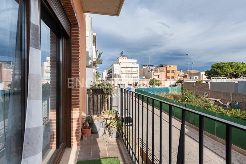 Foto e46e8667-1821-46c7-876f-71e2ba22f381. Casa vivienda con excelentes instalaciones. en Avenida de Abril-9 de Octubre Sagunt