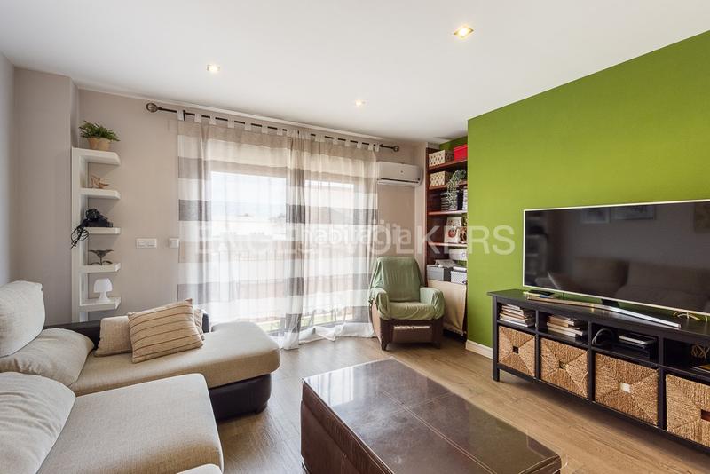 Foto e531f942-7d5e-41dd-9bc2-ae66d0120268. Casa vivienda con excelentes instalaciones. en Avenida de Abril-9 de Octubre Sagunt
