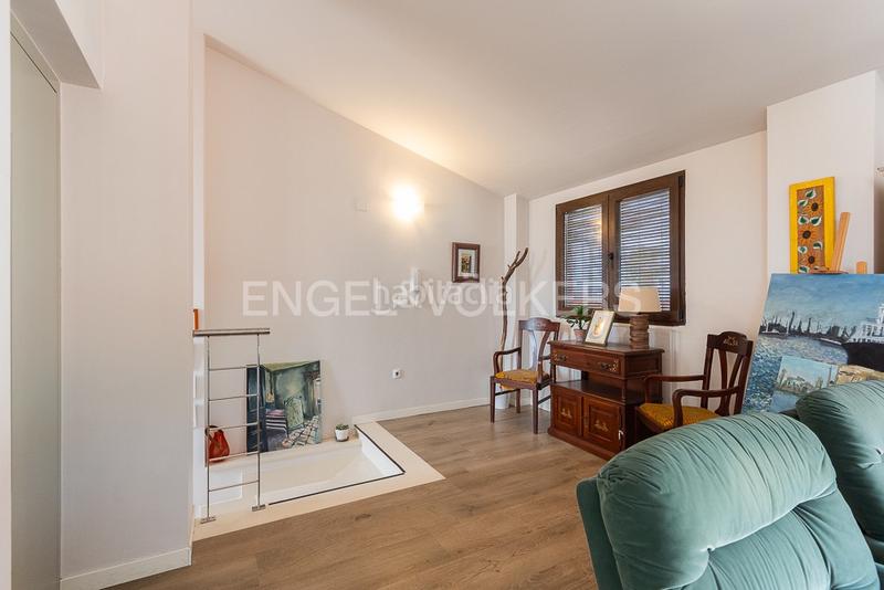 Foto f6021b66-ab6f-43ec-bb6d-5eec58351e0d. Casa vivienda con excelentes instalaciones. en Avenida de Abril-9 de Octubre Sagunt