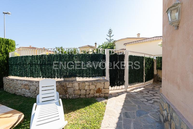 Foto 48b85025-3718-480d-9fb5-a9da4720d4fc. Casa villa junto a la playa nova en Oliva nova Oliva