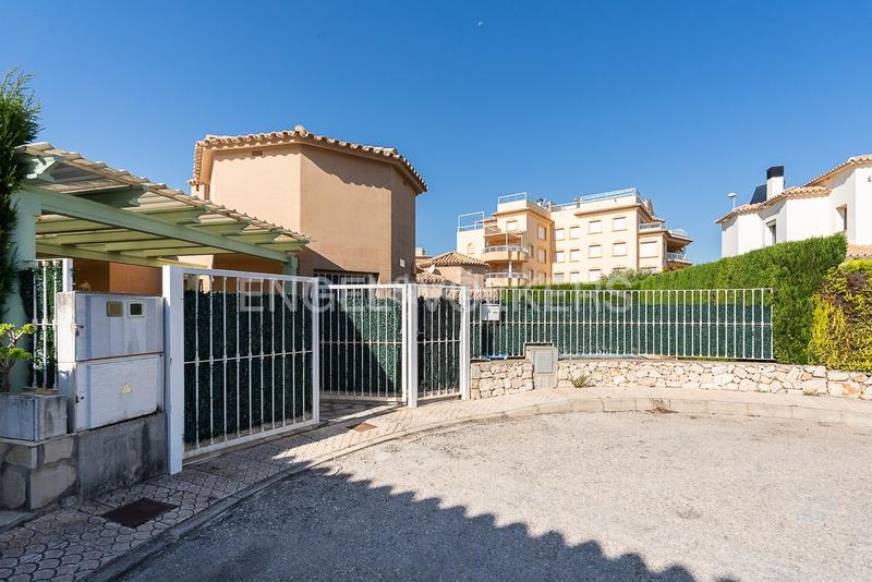 Foto 500fa452-a986-4dec-acb2-81376cf73cc1. Casa villa junto a la playa nova en Oliva nova Oliva